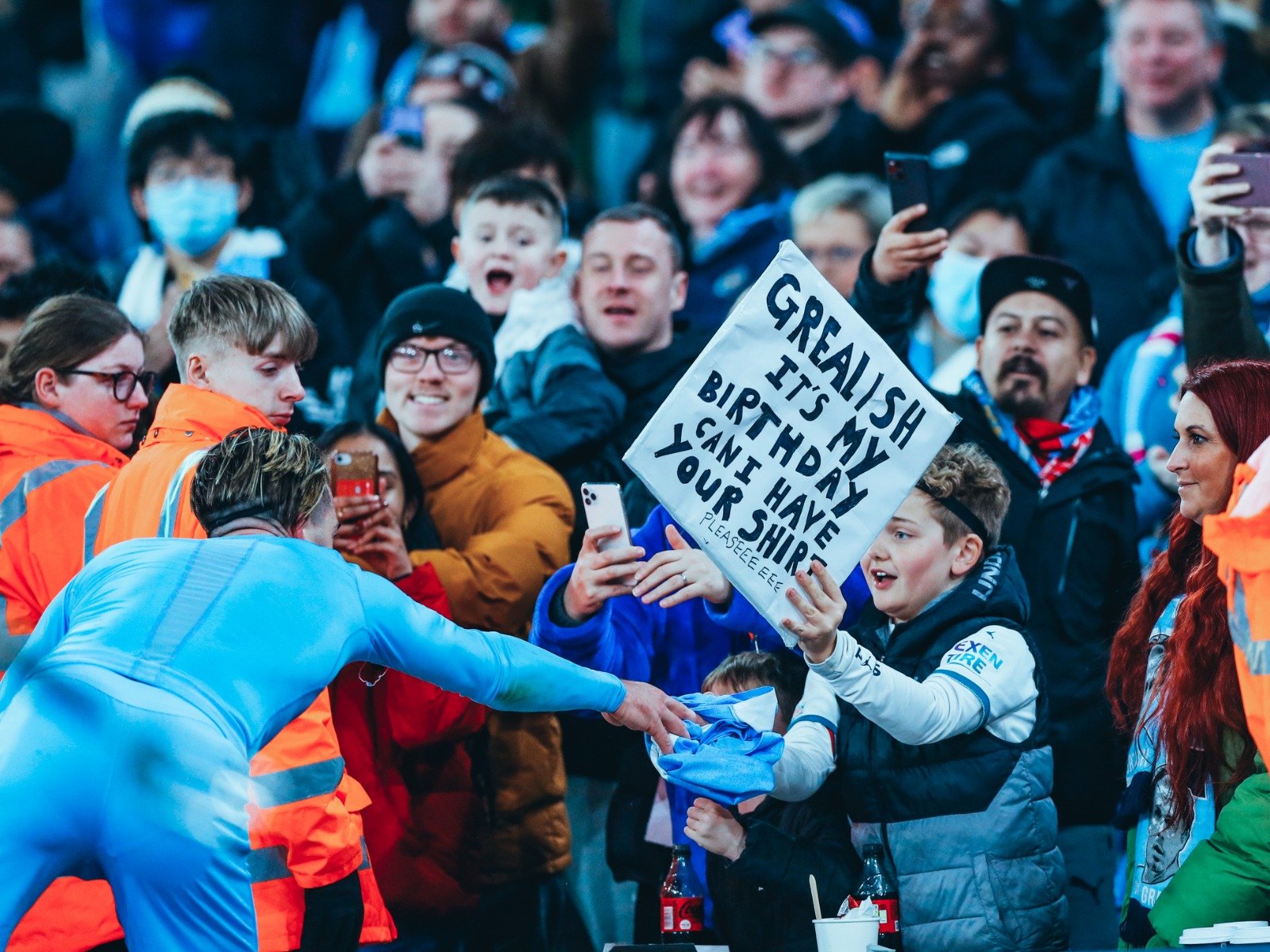 它强调了一 它强调了一