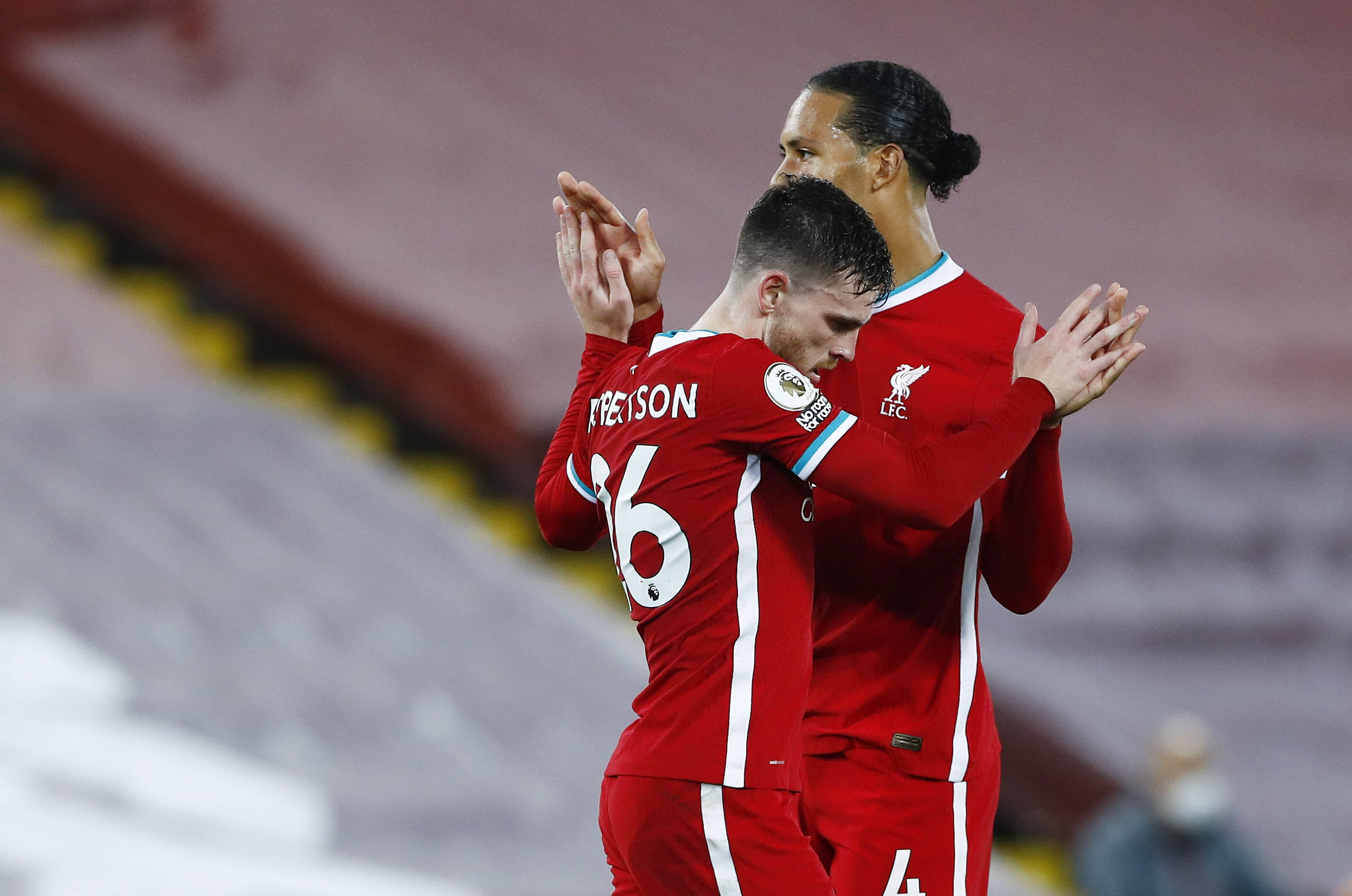 着年轻球员 着年轻球员